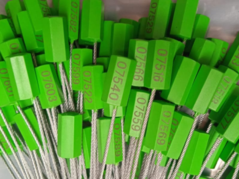 Precinto tipo guaya acerada