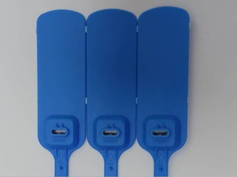 Precinto con inserto metálico